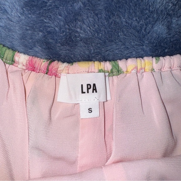 LPA Revolve Benni Short in Layla Floral
Small Faux Wrap - Picture 4 of 5